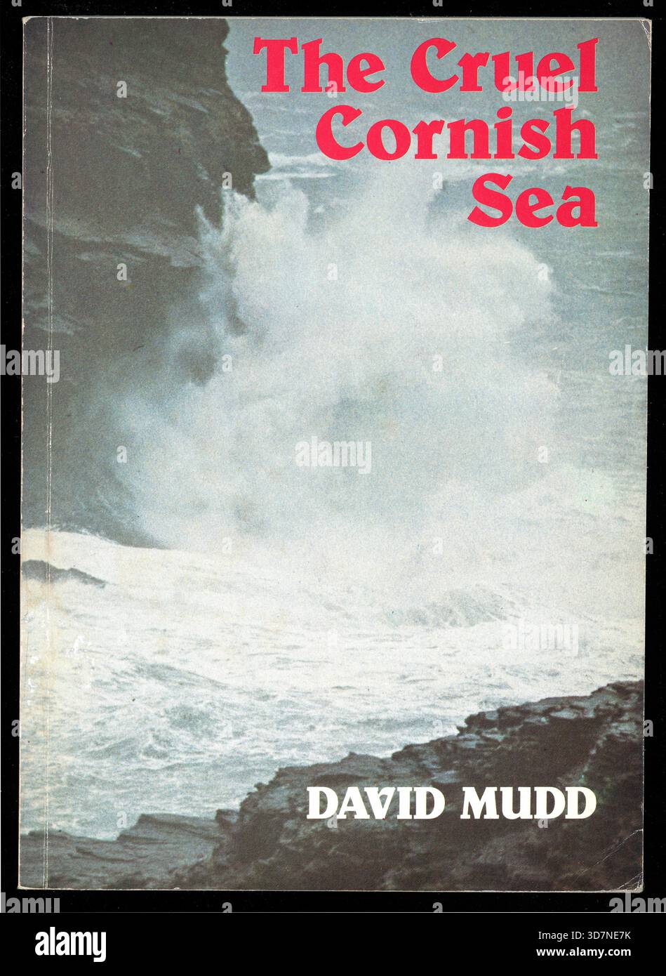 Das alte Taschenbuch The Cruel Cornish Sea von David Mudd auf der Vorderseite handelt von historischen Schiffswracks entlang der Küste Cornwalls. Veröffentlicht Cornwall, 1981. Stockfoto