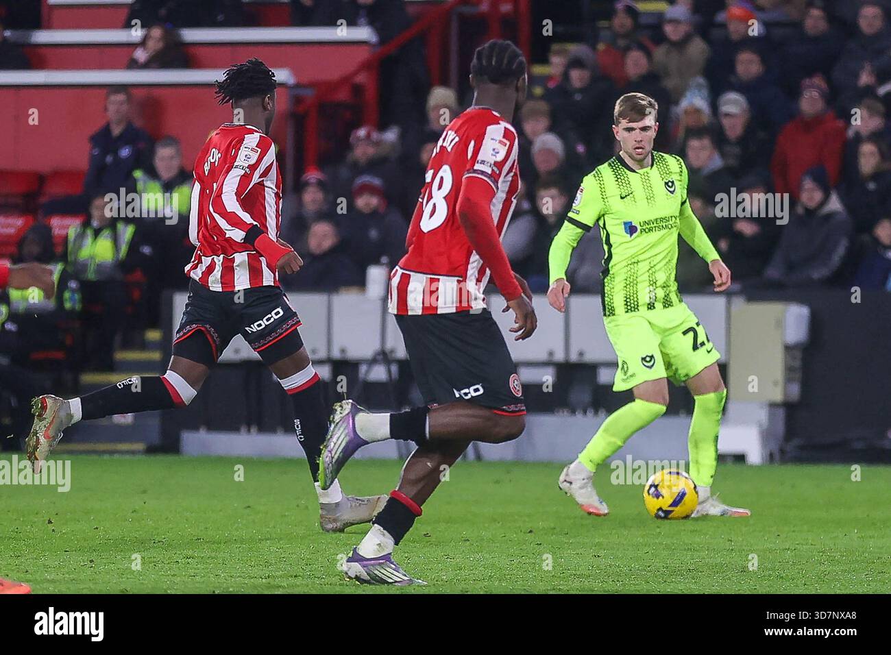 Während des Sky Bet Championship-Spiels zwischen Sheffield United und Portsmouth in der Bramall Lane, Sheffield am Mittwoch, den 26. November 2025. (Foto: Simon Hall | MI News) Credit: MI News & Sport /Alamy Live News Stockfoto