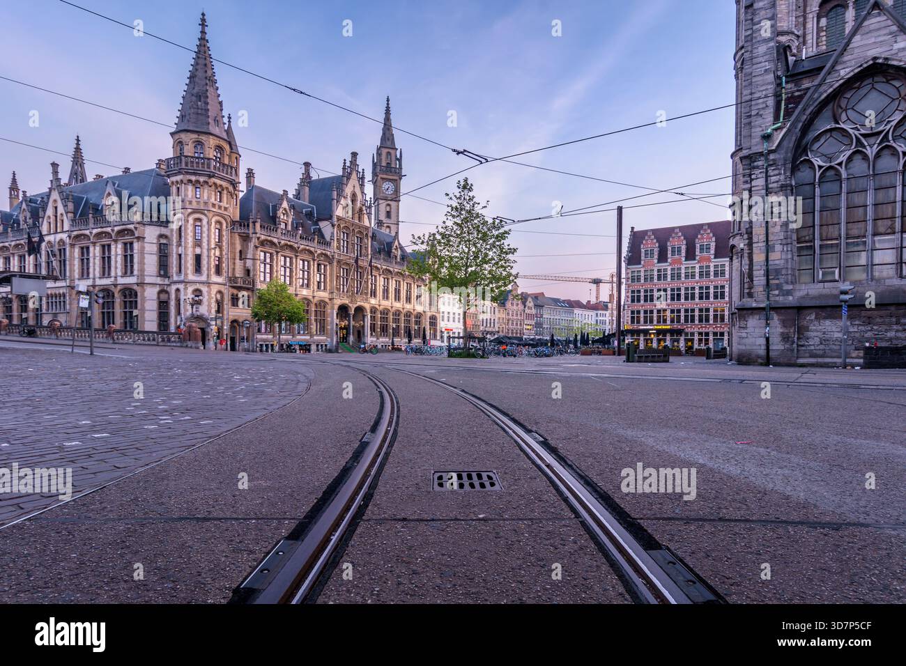 Stadtzentrum von Gent an einem hellen sonnigen Morgen Stockfoto