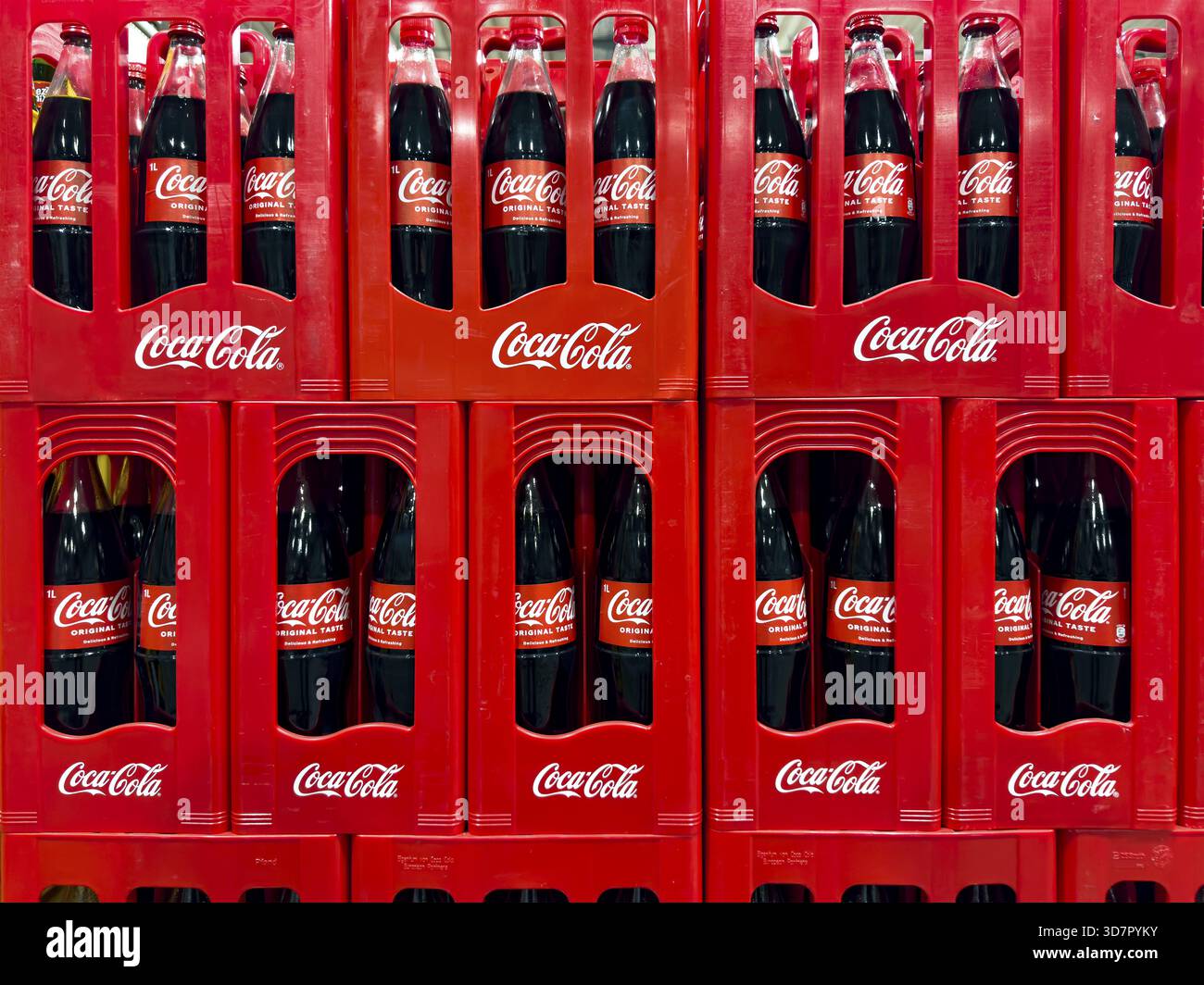 1-Liter-Flaschen zuckerhaltiges Getränk, Erfrischungsgetränk Coca-Cola Coca Cola, Deutschland Stockfoto