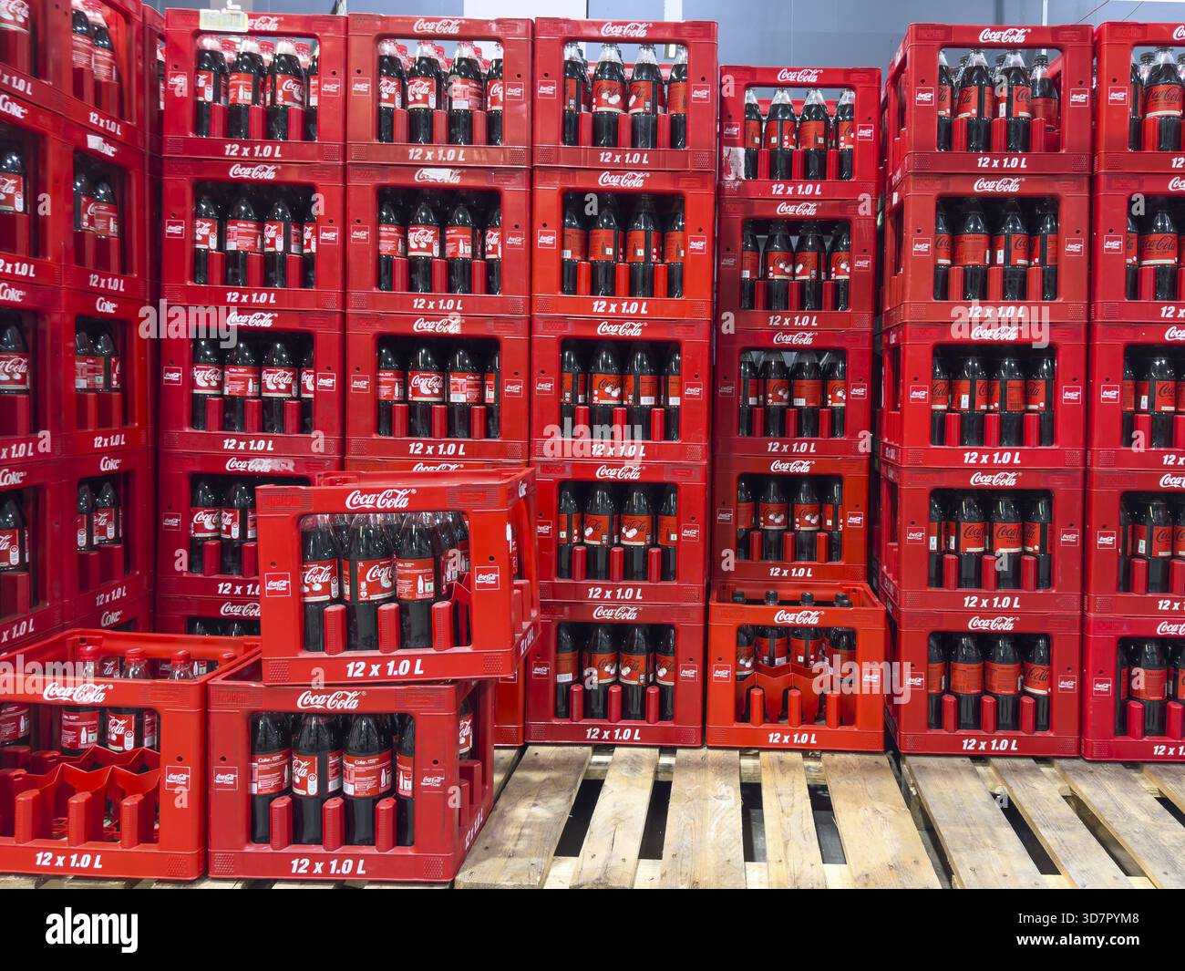 1-Liter-Flaschen zuckerhaltiges Getränk, Erfrischungsgetränk Coca-Cola Coca Cola, Deutschland Stockfoto