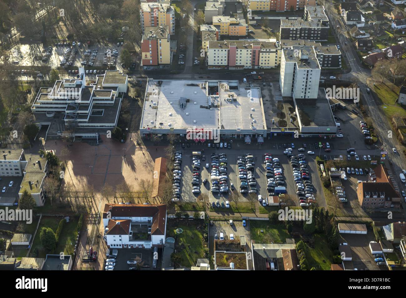 Luftaufnahme, Bezirksrat Bockum-Hoevel, Rathaus Bockum-Hoevel, REWE Bockum-Hoevel, Parkplatz, Hoevel, Hamm, Ruhrgebiet, Nordrhein-Westfalen Stockfoto