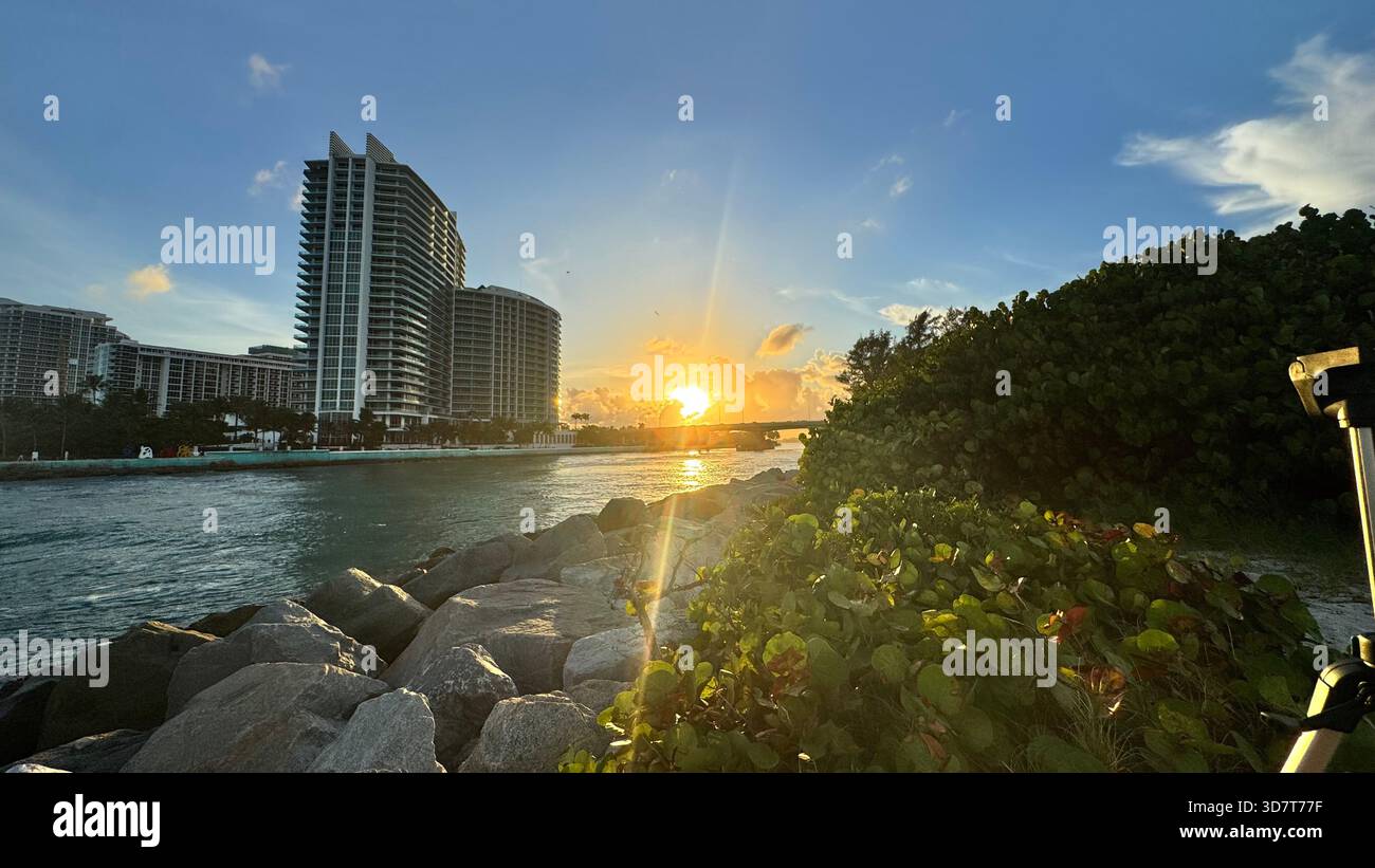 November Sonnenuntergang am Haulover Inlet, Miami, Florida Stockfoto