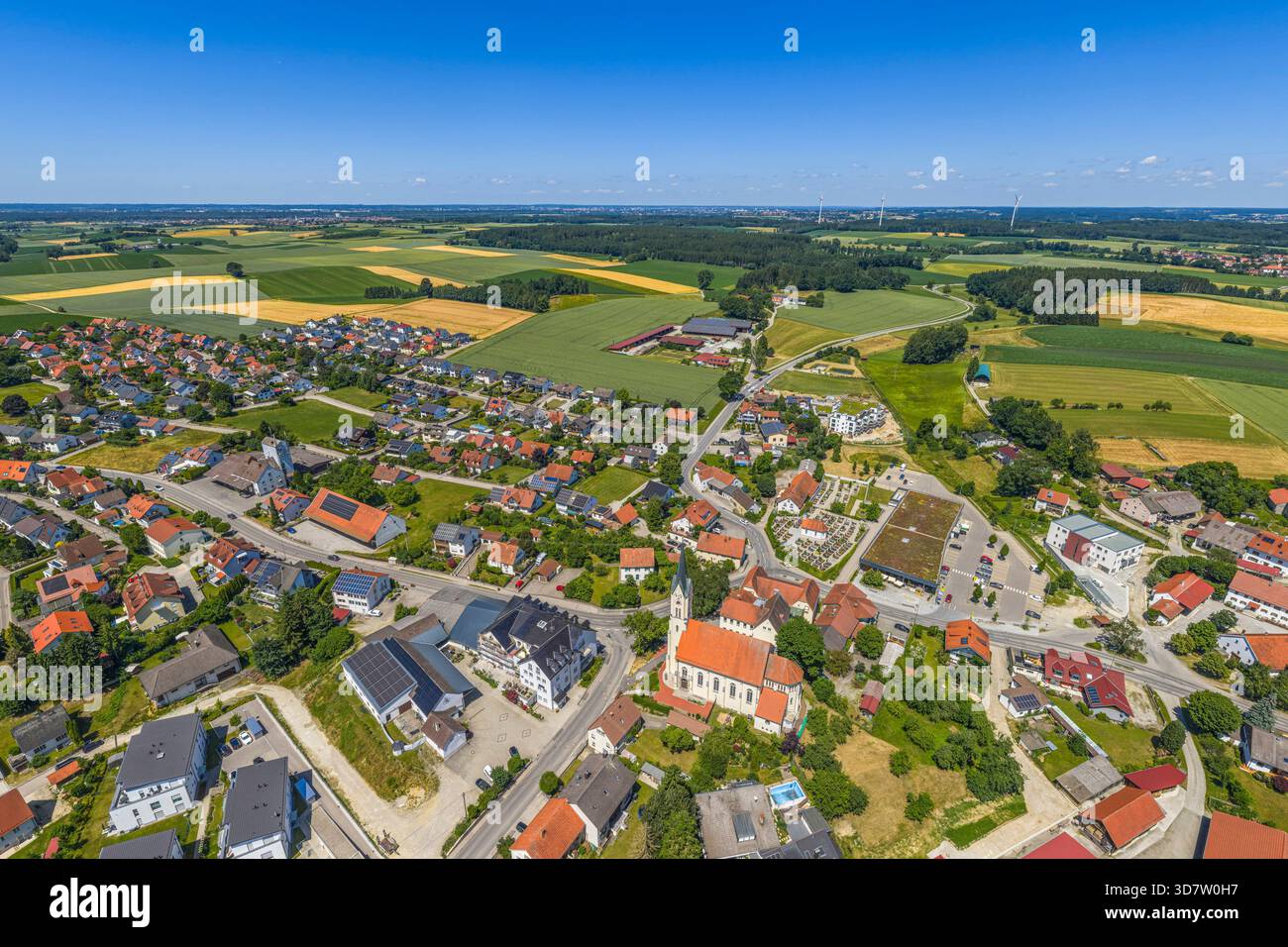 Blick auf die südliche Wittelsbachregion um das Dorf Ried bei Mering im Landkreis Aichach-Friedberg Stockfoto