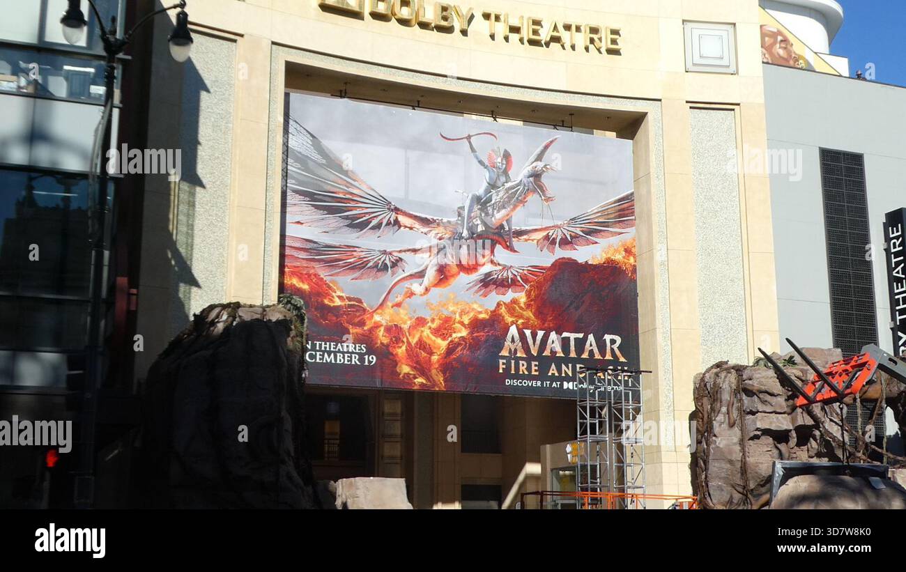 Los Angeles, Kalifornien, USA 26. November 2025 James Cameron Avatar Fire and Ash Movie Banner und Premiere Setup am 26. November 2025 in Los Angeles, Kalifornien, USA. Foto: Barry King/Alamy Stock Photo Stockfoto