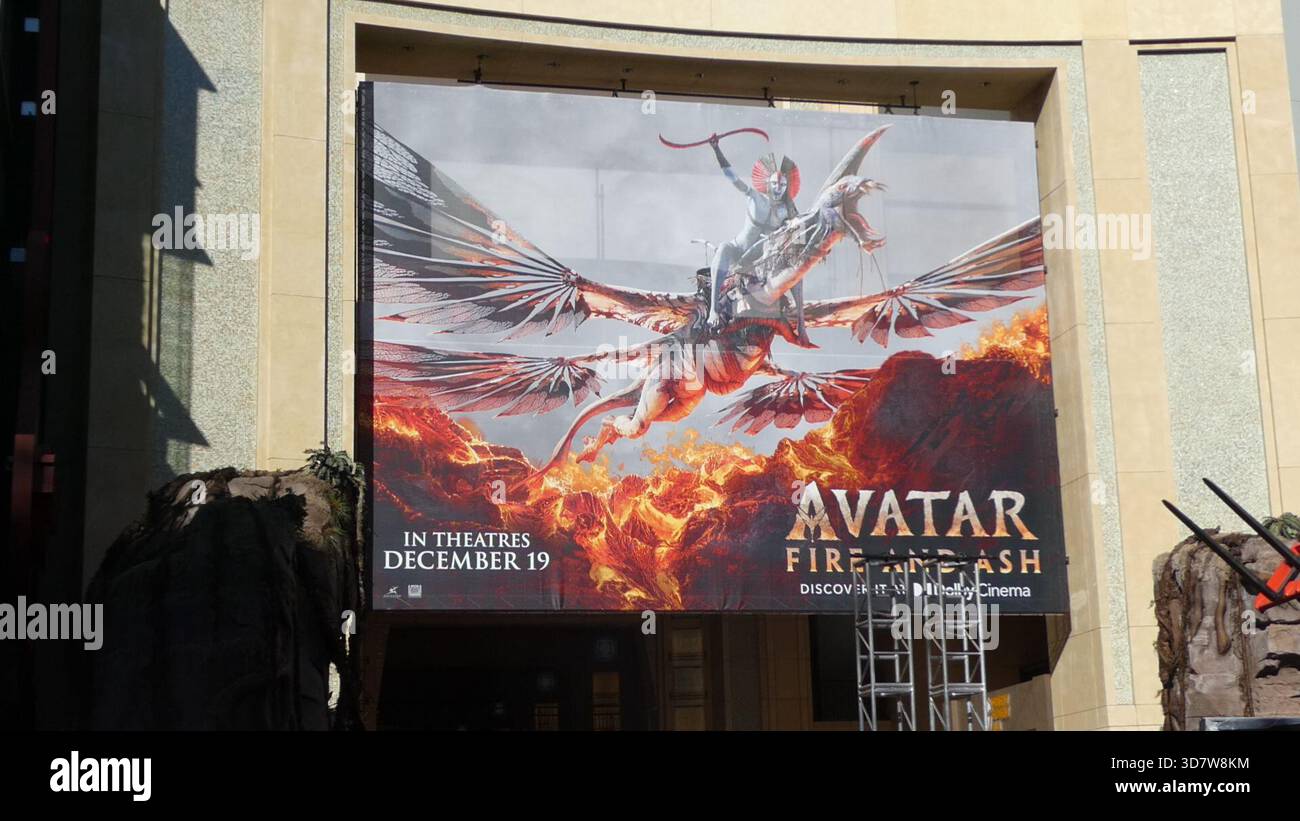 Los Angeles, Kalifornien, USA 26. November 2025 James Cameron Avatar Fire and Ash Movie Banner und Premiere Setup am 26. November 2025 in Los Angeles, Kalifornien, USA. Foto: Barry King/Alamy Stock Photo Stockfoto