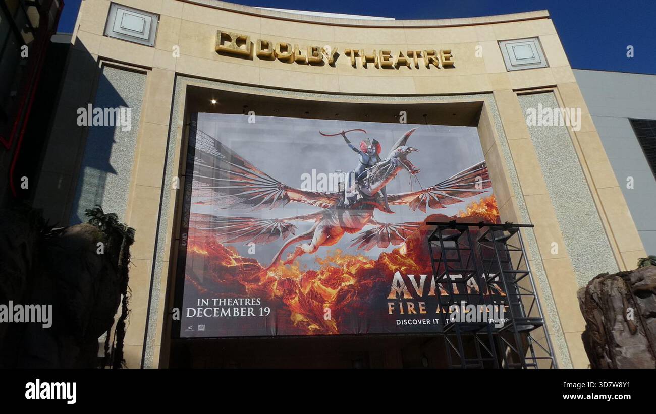 Los Angeles, Kalifornien, USA 26. November 2025 James Cameron Avatar Fire and Ash Movie Banner und Premiere Setup am 26. November 2025 in Los Angeles, Kalifornien, USA. Foto: Barry King/Alamy Stock Photo Stockfoto
