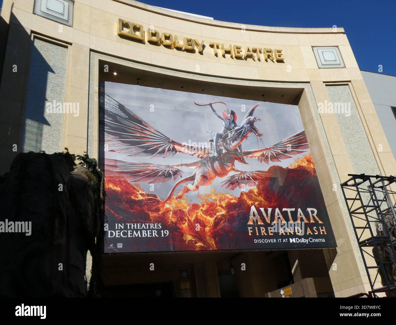 Los Angeles, Kalifornien, USA 26. November 2025 James Cameron Avatar Fire and Ash Movie Banner und Premiere Setup am 26. November 2025 in Los Angeles, Kalifornien, USA. Foto: Barry King/Alamy Stock Photo Stockfoto