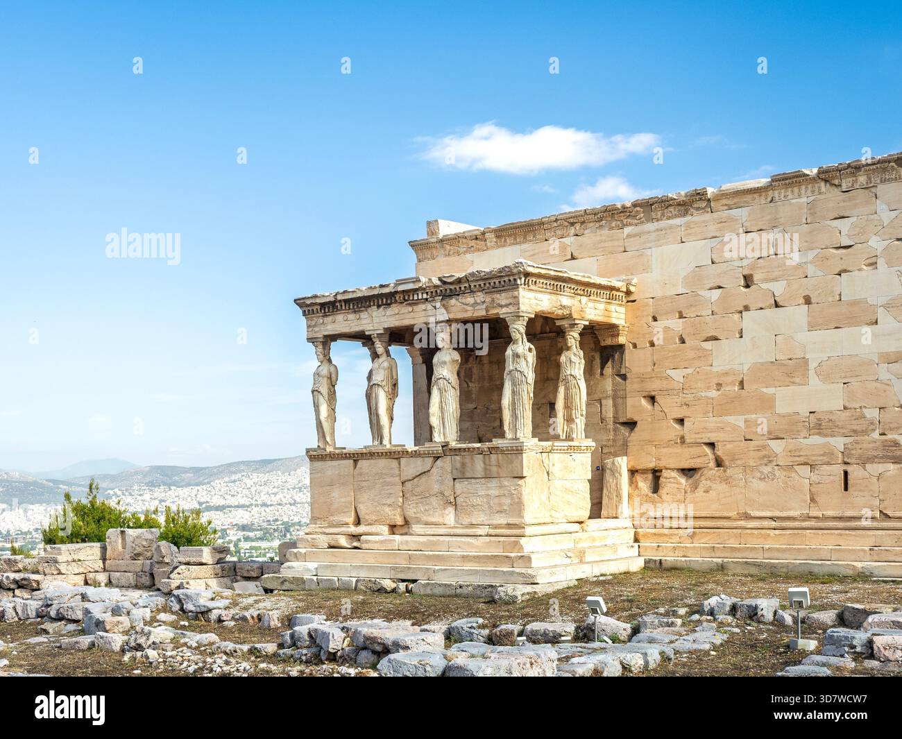 Der Erchtheion-Tempel auf dem Akropolis-Hügel zeigt eine Veranda der Karyatiden Stockfoto