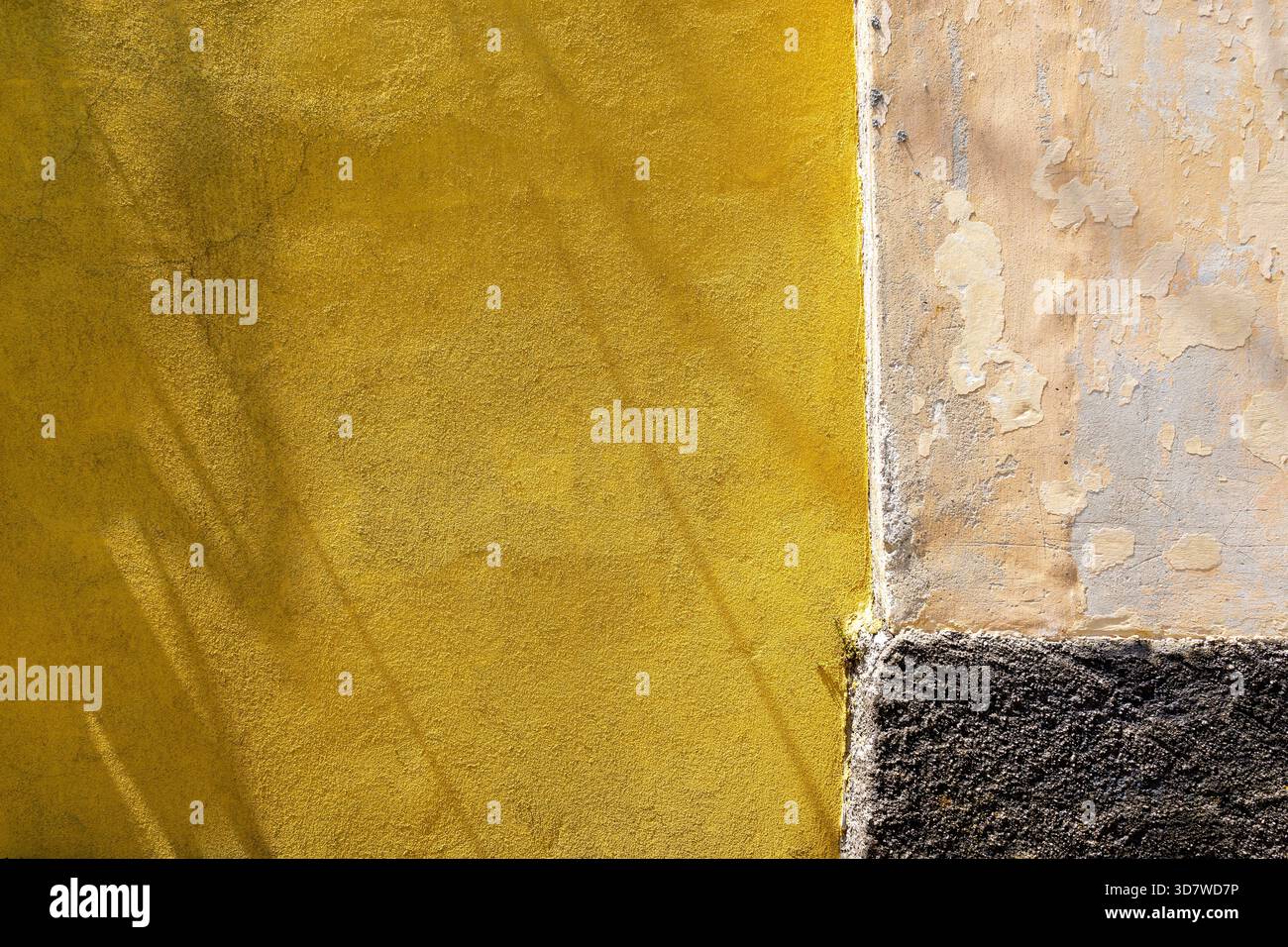 Verschiedene Farben und Texturen an der Wand Stockfoto