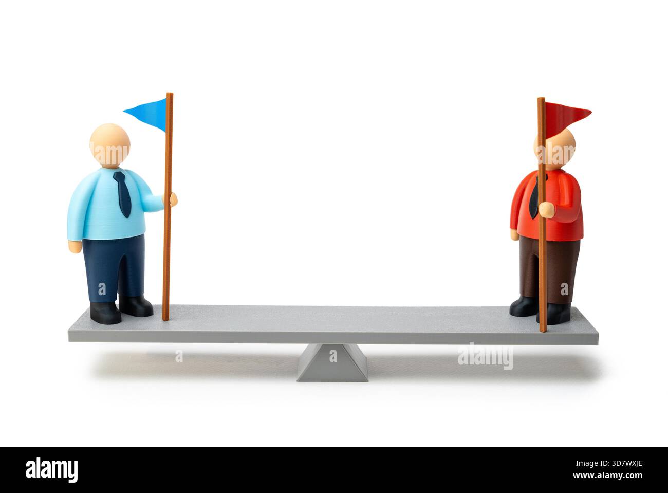 Rivalisierende Führer auf der Waage. Wettbewerb in Wirtschaft und Politik, Messung der Führungseffektivität. Unternehmenserfolg, Wahlanalyse. Vergleich der Fortschrittslücke. Stockfoto