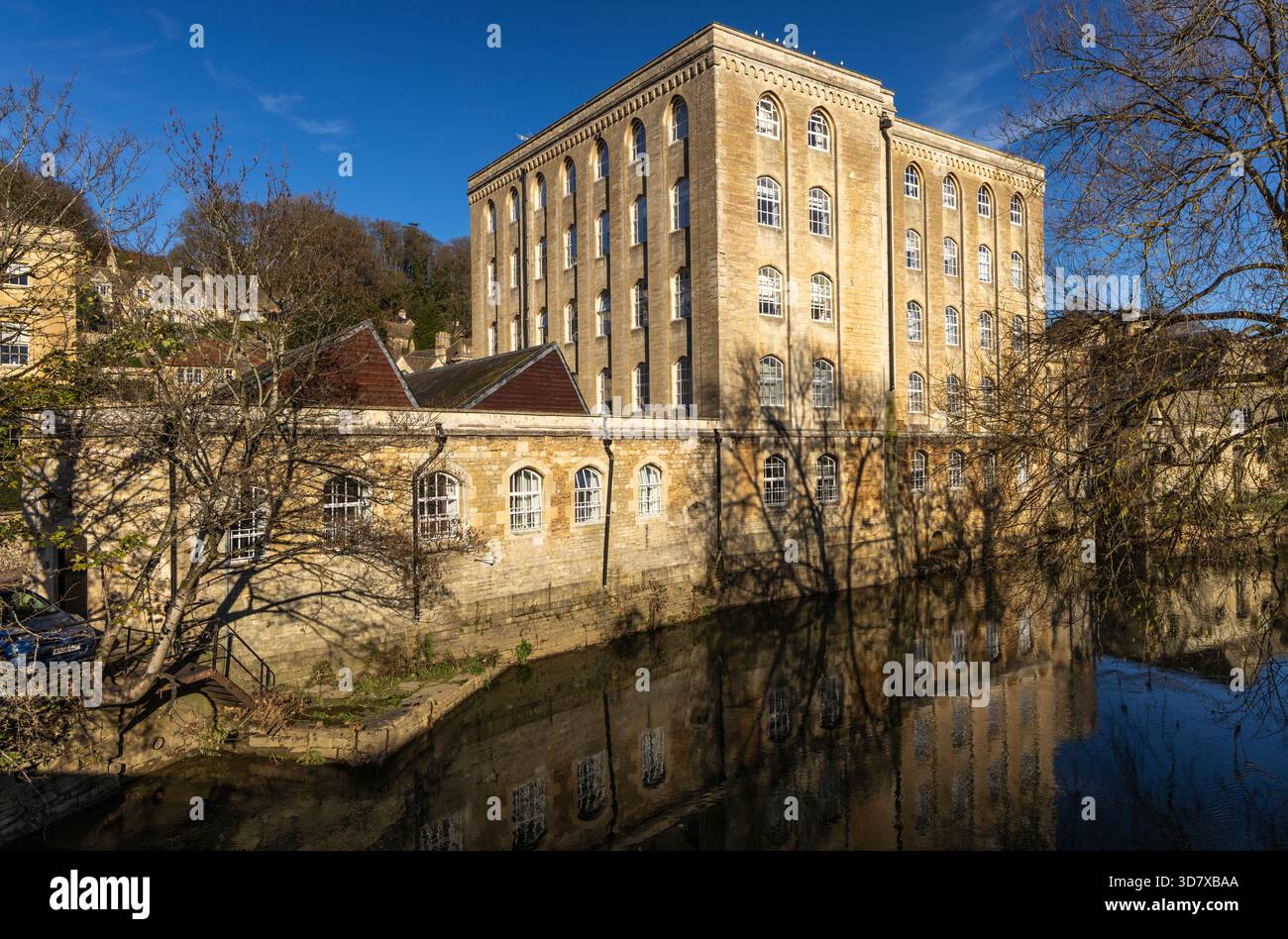 Die Abbey Mill wurde 1857 erbaut und wurde heute in Pensionswohnungen umgewandelt. Ein denkmalgeschütztes Gebäude in Bradford in Avon, Wiltshire, Großbritannien Stockfoto