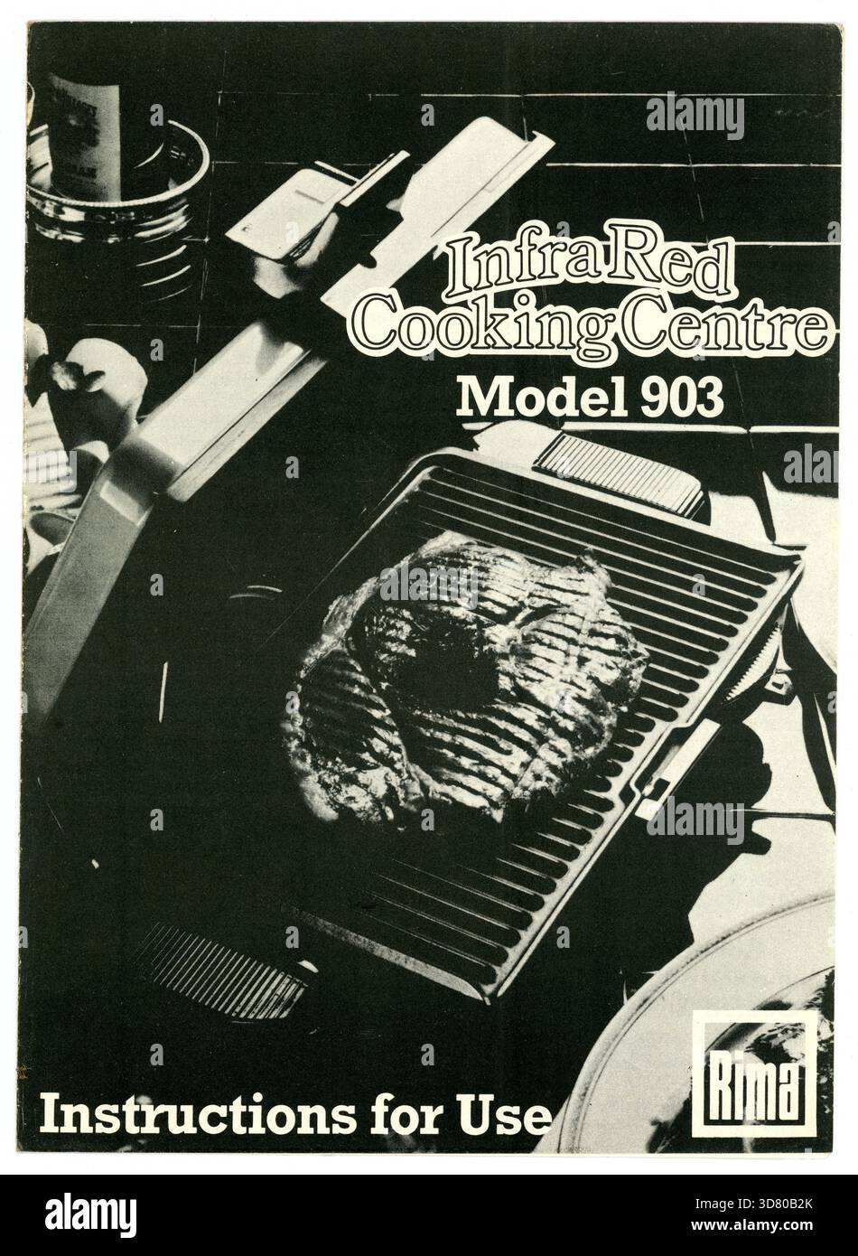 Mid Century, Retro-Anleitung Infra Red Cooking Centre Rezeptbuch, Modell 903, veröffentlicht Ende der 1970er oder 80er Jahre, Großbritannien Stockfoto