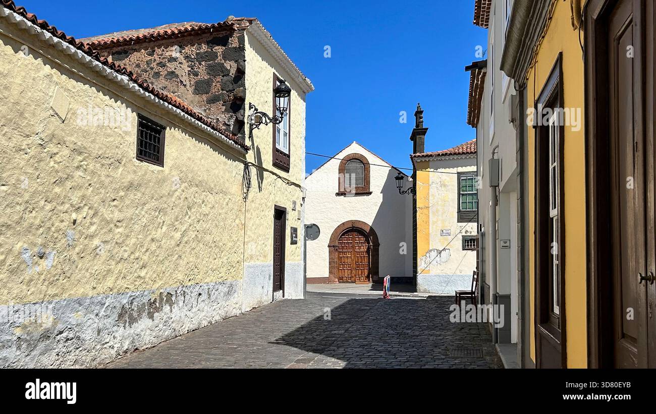 Fußgängerzone und Pfarrei Santo Domingo de Guzmán in La Laguna Stockfoto