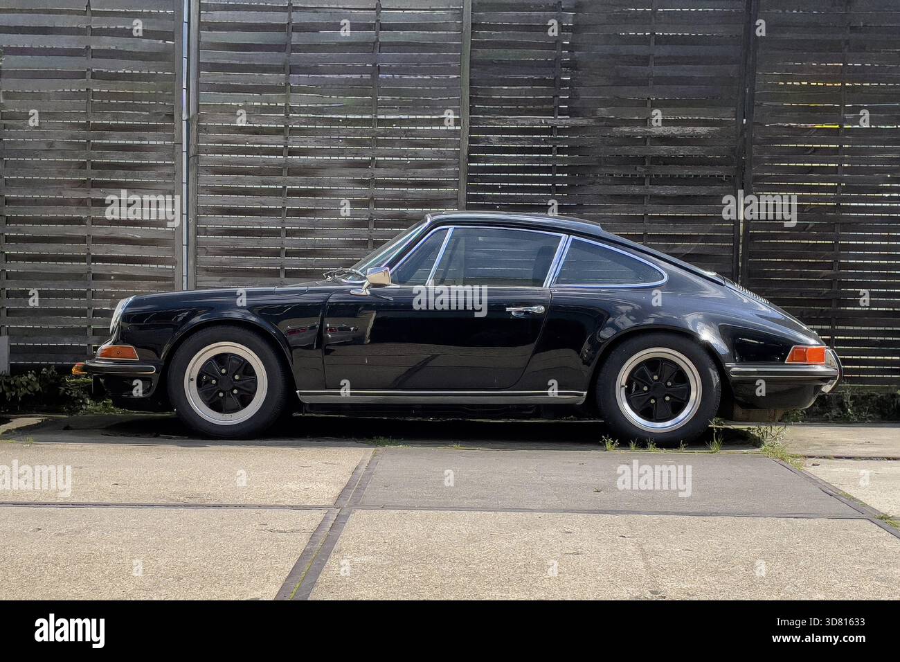 Oldtimer Oldtimer Oldtimer Porsche 911 2,0 Coupé in schwarz lackiert, international Stockfoto
