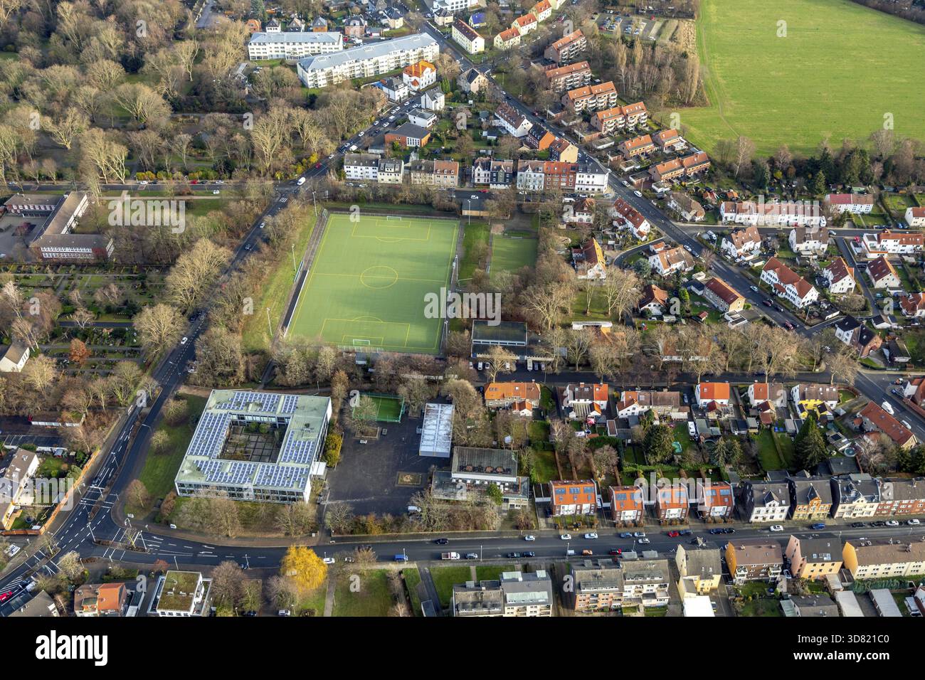 Luftaufnahme, Sportplatz Reichsstraße in Wanne ist verlassen, Hans-Tilkowski Schule, Sportplatz Volkspark, Eickelerbruch, Bochum, Ruhrgebiet, Nordrhein Stockfoto