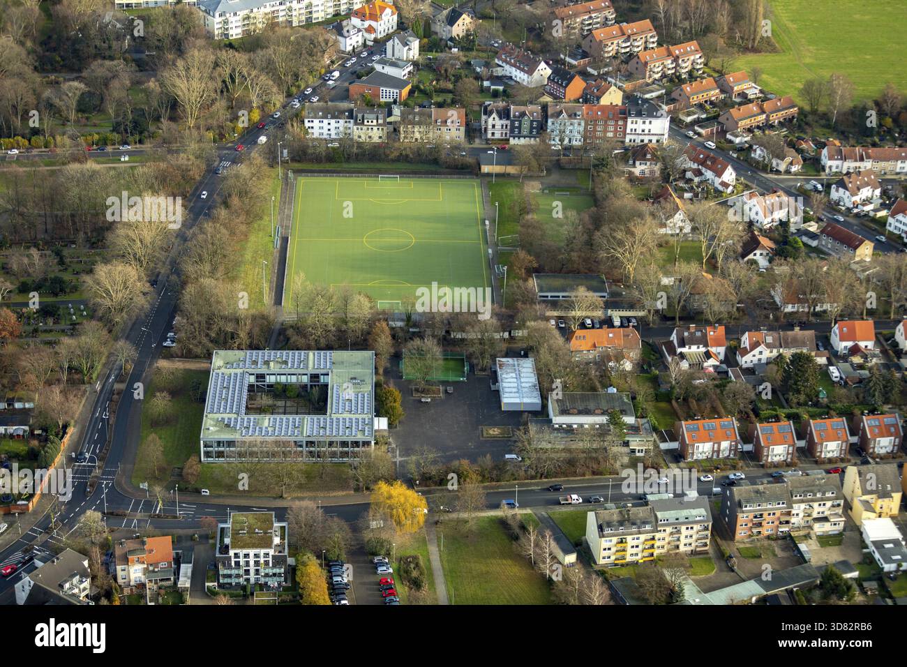 Luftaufnahme, Sportplatz Reichsstraße in Wanne ist verlassen, Hans-Tilkowski Schule, Sportplatz Volkspark, Eickelerbruch, Bochum, Ruhrgebiet, Nordrhein Stockfoto