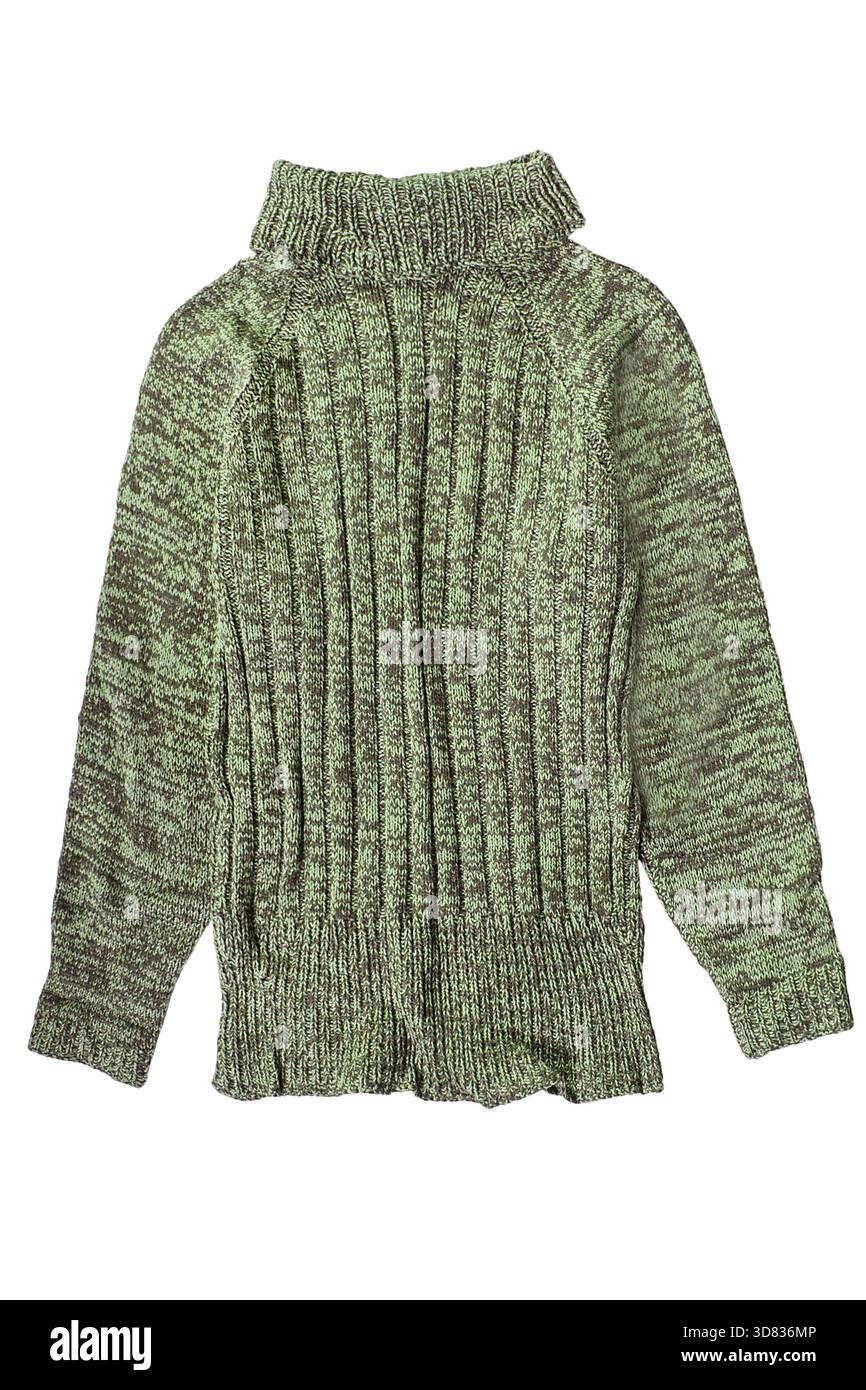 Handgefertigter Strickpullover aus grüner melierter Wolle isoliert auf weißem Hintergrund Stockfoto