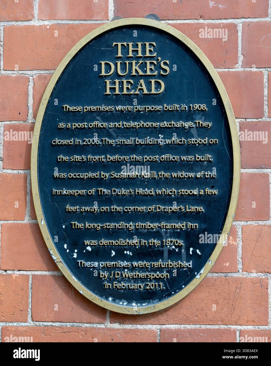 Informationstafel am Dukes Head - A Wetherspoon Public House - Corn Square, Leominster, Herefordshire, England, Großbritannien Stockfoto