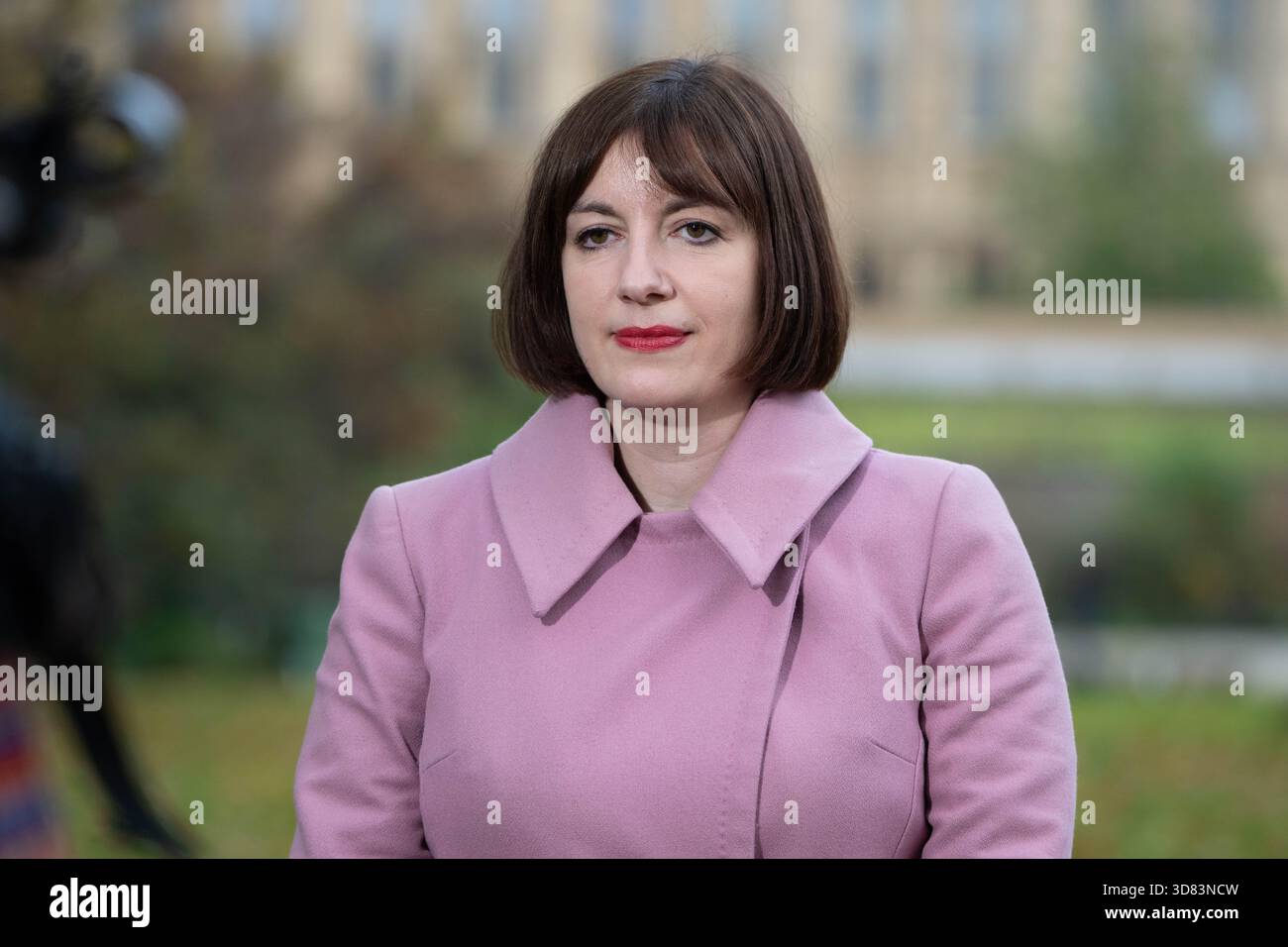 London, England, Großbritannien. November 2025. Die Bildungsministerin BRIDGET PHILLIPSON spricht am 28. November 2025 während ihrer morgendlichen Medienrunde mit Fernsehsendern in Westminster. (Kreditbild: © Thomas Krych/ZUMA Press Wire) NUR REDAKTIONELLE VERWENDUNG! Nicht für kommerzielle ZWECKE! Stockfoto