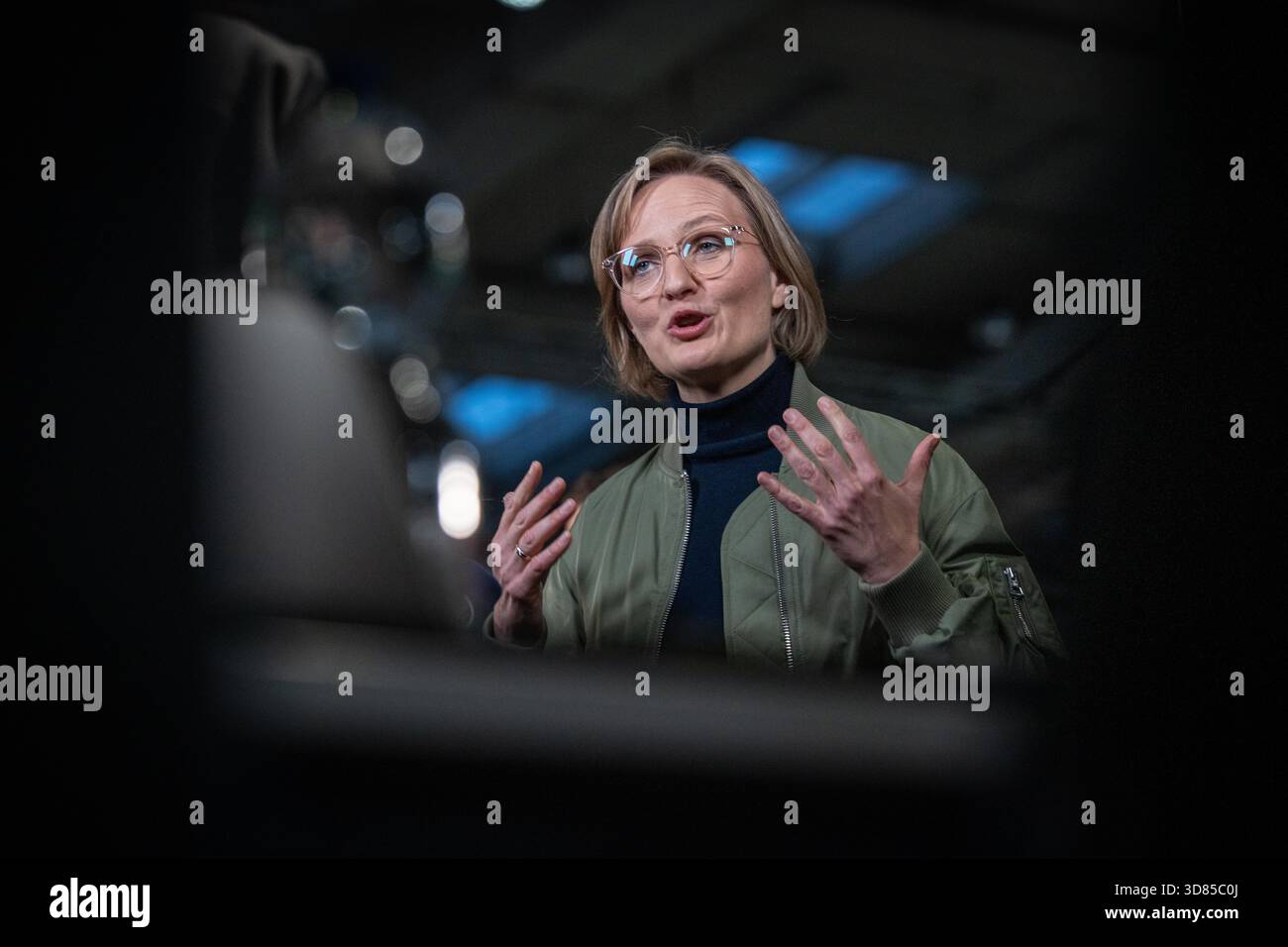 Franziska Brantner, Bundesvorsitzende, gibt ein TV-Interview am Rande der Parteikonferenz Stockfoto