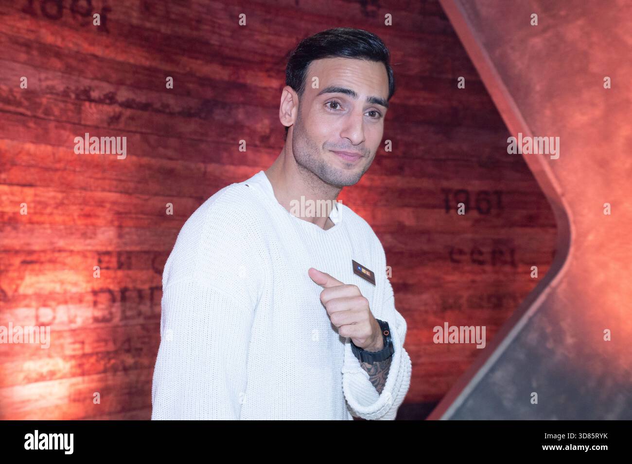 Timur UELKER, Ülker, Schauspieler, Porträt, Porträt, Porträt, zugeschnittenes Einzelbild, Einzelmotiv, 30. RTL Spendenmarathon 'We Help Children', Fernsehen, 20.-21. November 2025 in Hürth, Deutschland, Stockfoto