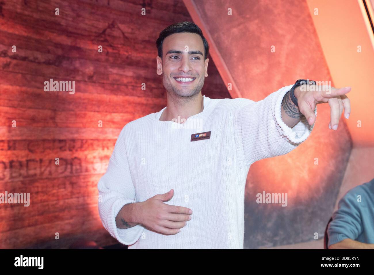 Timur UELKER, Ülker, Schauspieler, Porträt, Porträt, Porträt, Cropped Close-up, Einzelmotiv, 30. RTL Spendenmarathon 'We Help Children', Fernsehen, 20.-21. November 2025 in Hürth, Deutschland, Stockfoto