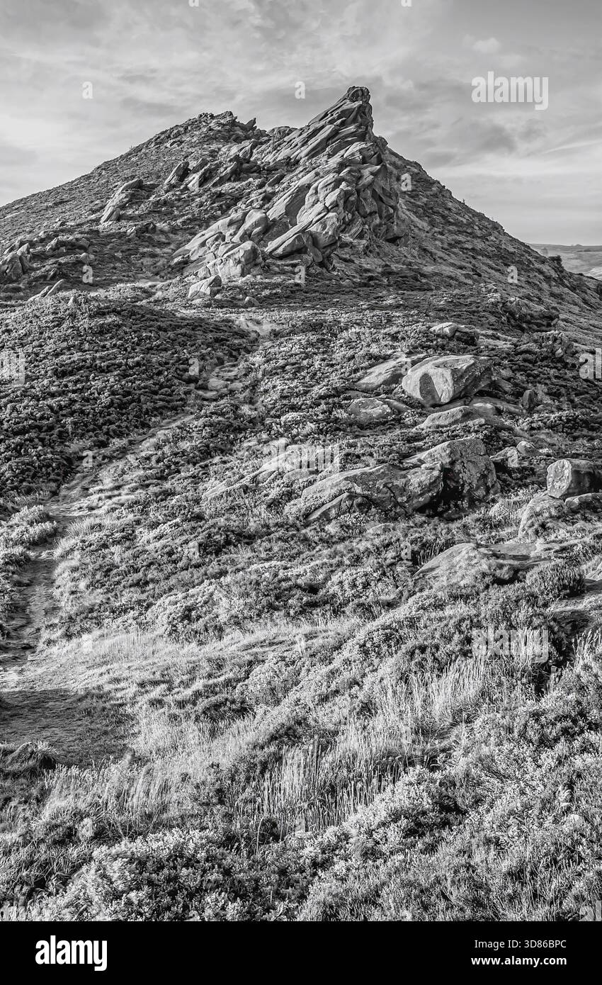 Ramshaw Rocks in der Nähe der Roaches Rock Formation, Peak District, Staffordshire, England in Schwarz-weiß Stockfoto
