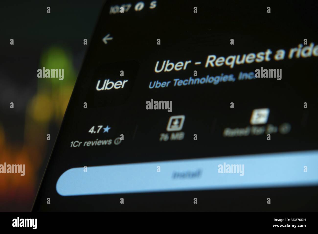 Uber-App-Schnittstelle zur Anforderung von Fahrten, die auf einem mobilen Bildschirm angezeigt werden Stockfoto