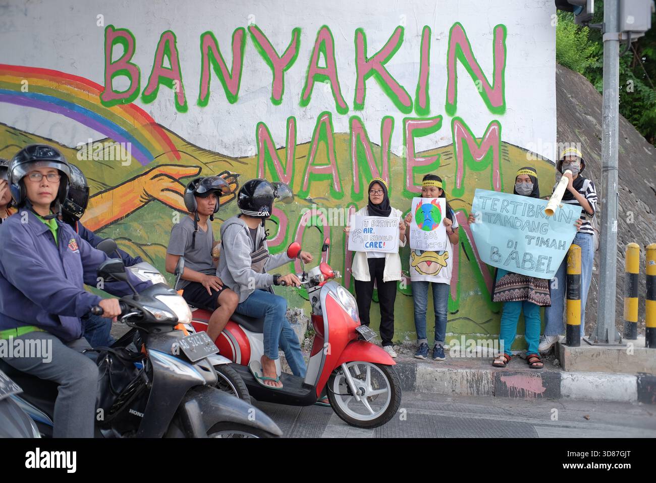 Die Umweltaktivisten von Frauen haben ihre Kampagne über die Klimakrise an Scheidewegen geführt Stockfoto