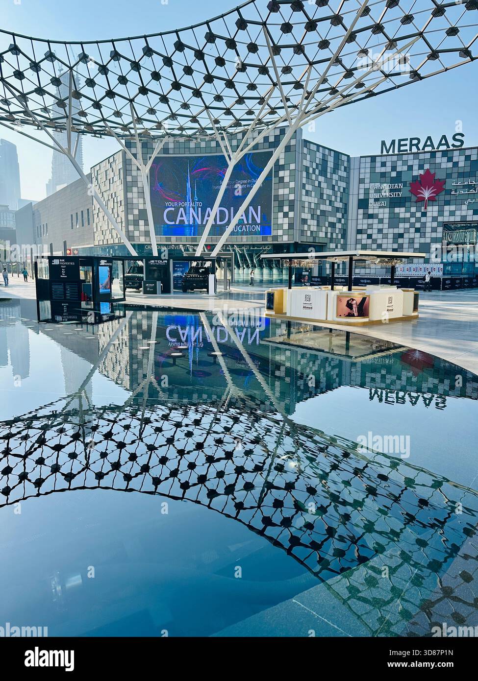 Am frühen Morgen City Walk Dubaiurban Lifestyle - Smartphone-aufgenommenes Stockfoto