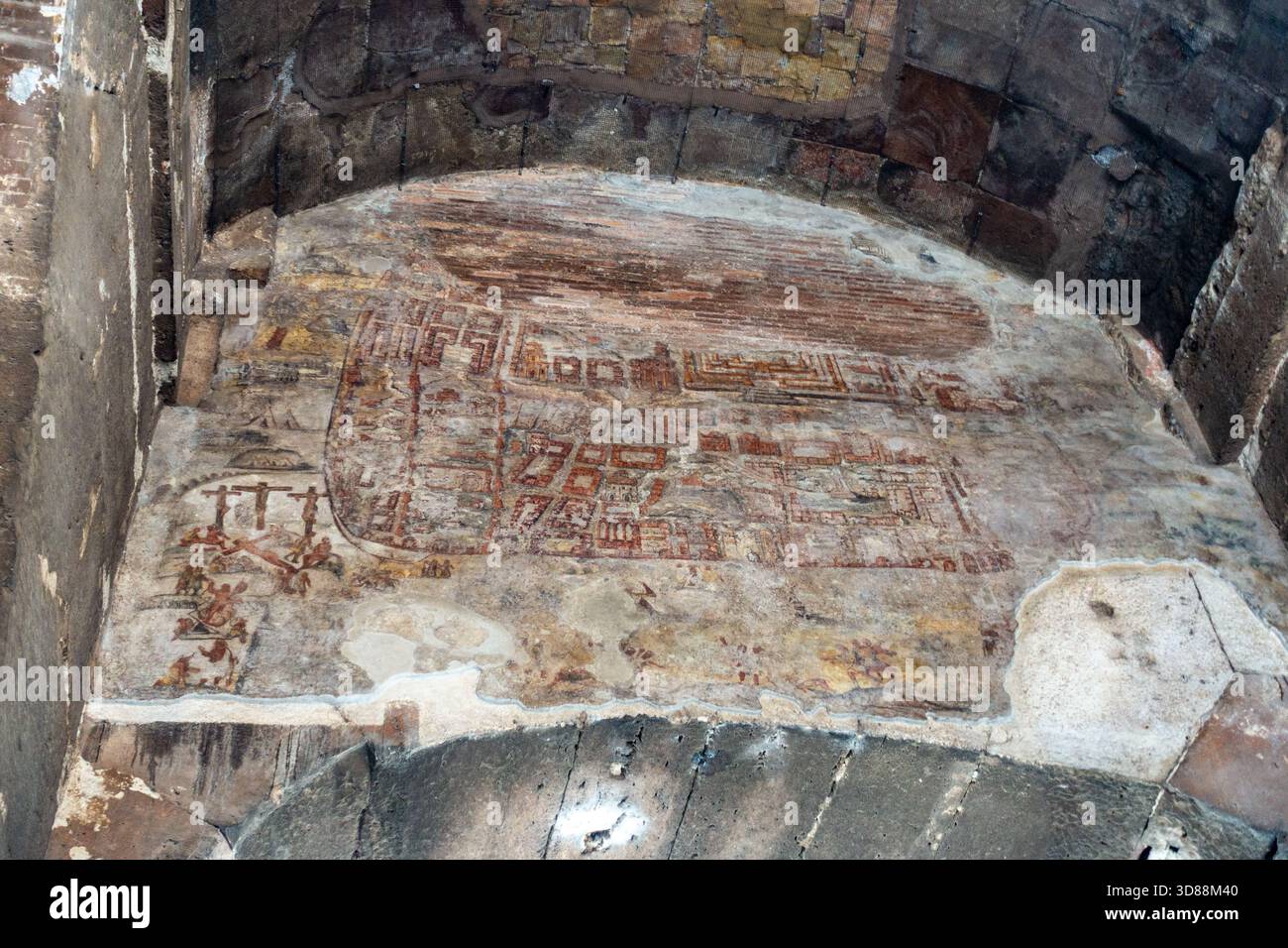 Ein Fresko mit der Kreuzigung Jesu Christi und eine Karte von Jerusalem aus dem 17. Jahrhundert auf dem Kolosseumbogen in Rom Stockfoto