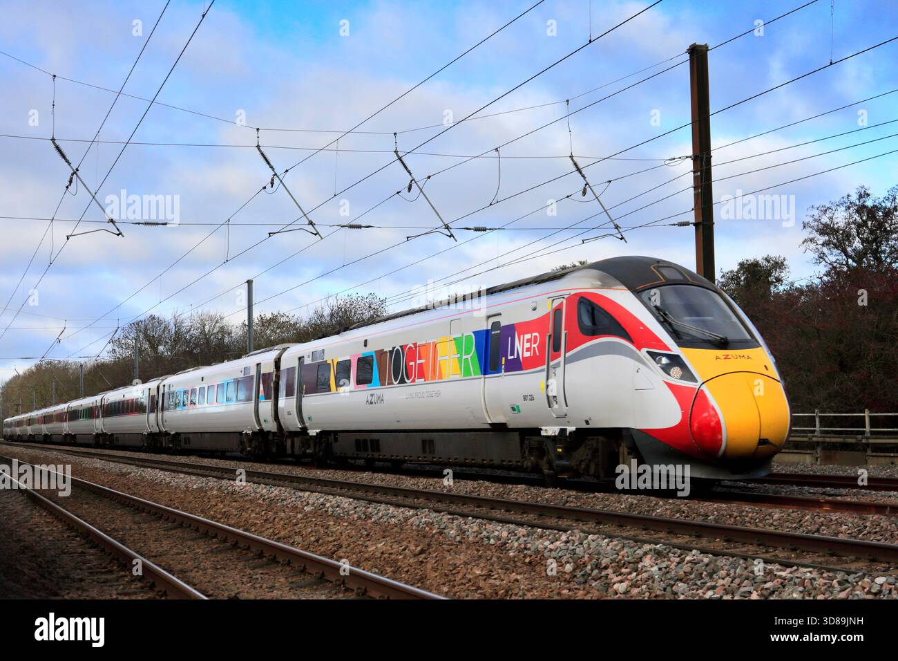 LNER Azuma Train 801226 Together, East Coast Main Line Railway, in der Nähe von Carlby Village, Lincolnshire, England, Großbritannien Stockfoto