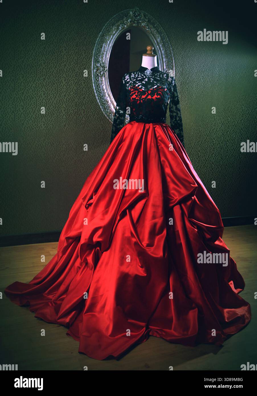 Luxuriöses Partykleid und Ballkleid für Mode-Präsentationen erinnern an Luxus, Eleganz und klassisches Design für Modedesign-Ideen Stockfoto