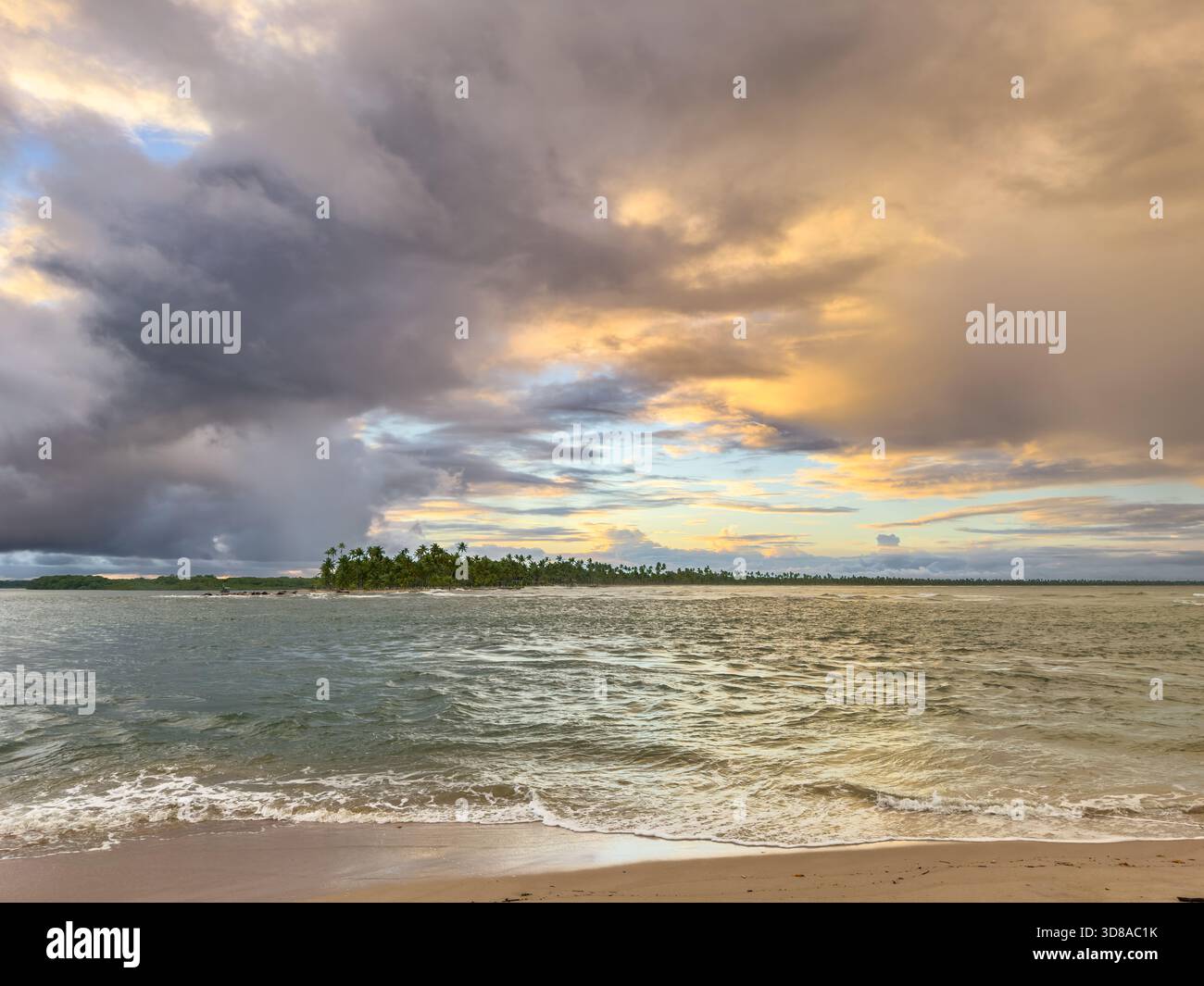 Herrlicher Tag am Himmel auf der Insel Boipeba in Bahia Stockfoto