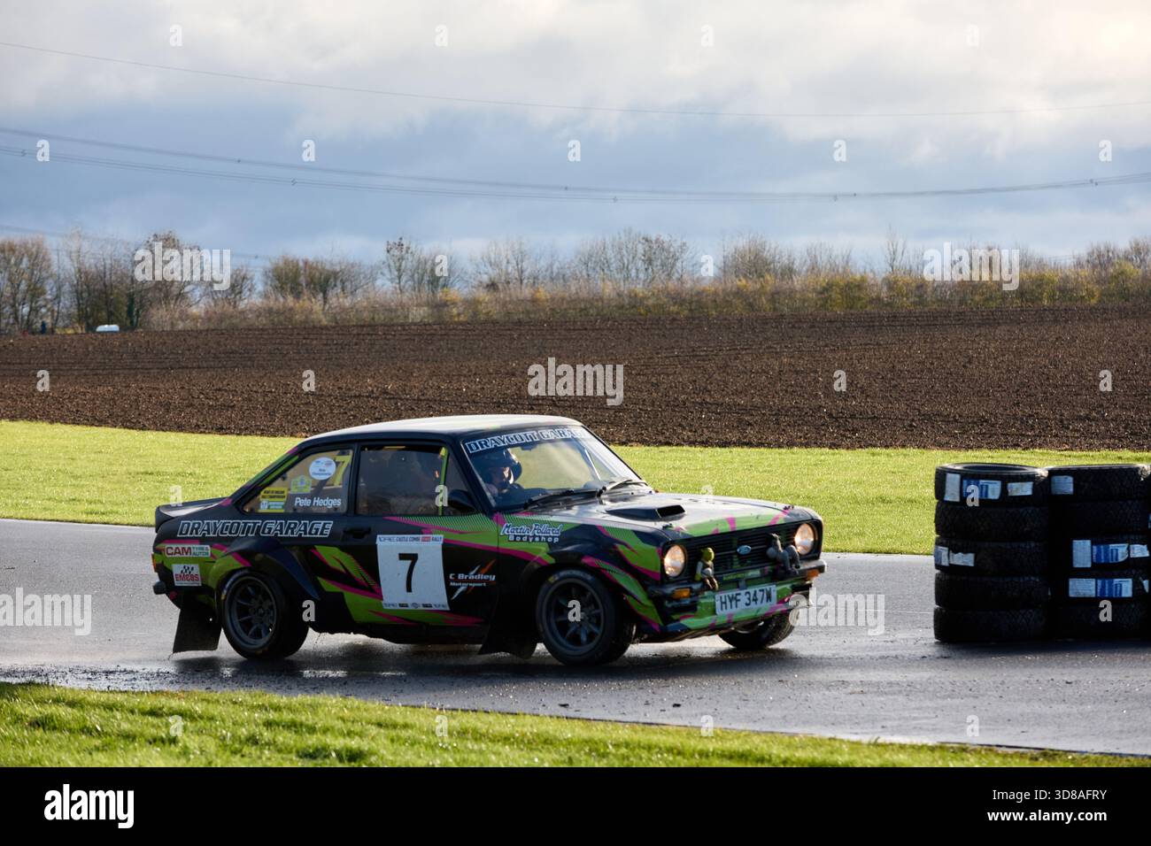 Castle Combe Race Circuit, England, 29. November 2025, Peter Hedges und James Hedges fahren für das Draycott Rally Team in einem Ford Escort im DAE Castle Combe Stockfoto