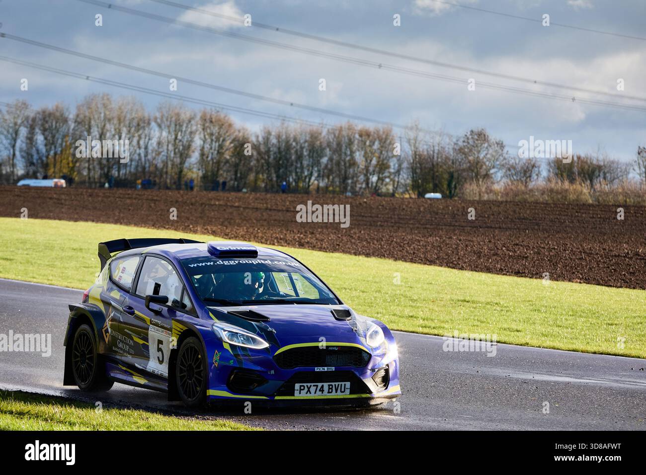 Castle Combe Race Circuit, England, 29. November 2025, Dean Grimes und Martin Corbett Rennen für DG Construction Group, DG Charging, Datts Ltd, The Teddy BE Stockfoto