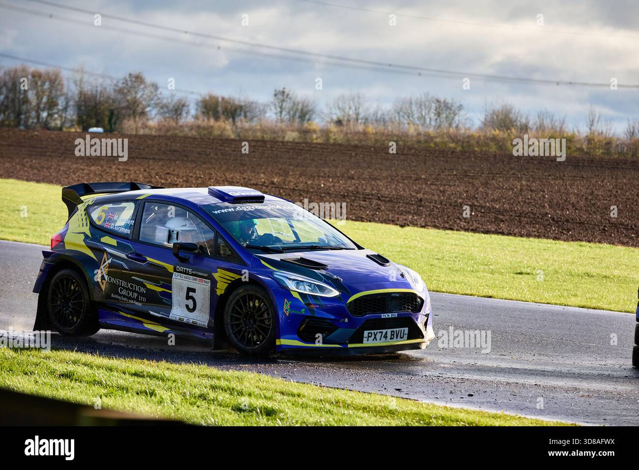 Castle Combe Race Circuit, England, 29. November 2025, Dean Grimes und Martin Corbett Rennen für DG Construction Group, DG Charging, Datts Ltd, The Teddy BE Stockfoto