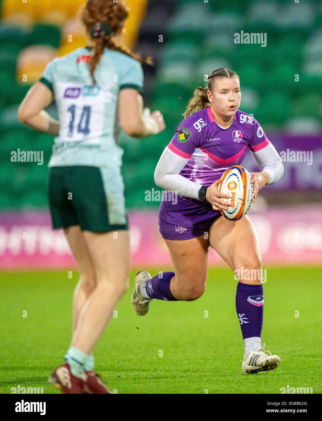 Premiership Women's Rugby, PWR, Loughborough Lightning (Purple Kit) V Leicester Tigers (Hellgrün), Northampton, Northamptonshire, England, Großbritannien 29. November 2025. Loughborough Lightning kämpfte gegen Leicester Tigers in der Premiership Women's Rugby Union League auf dem Northampton Rugby Ground und verlor mit einem Ergebnis von 50-15 gegen Loughborough Lightning. Quelle: Alan Beastall/Alamy Live News Stockfoto