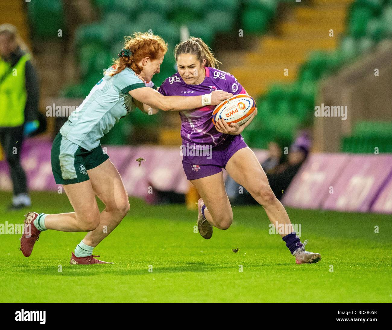 Premiership Women's Rugby, PWR, Loughborough Lightning (Purple Kit) V Leicester Tigers (Hellgrün), Northampton, Northamptonshire, England, Großbritannien 29. November 2025. Loughborough Lightning kämpfte gegen Leicester Tigers in der Premiership Women's Rugby Union League auf dem Northampton Rugby Ground und verlor mit einem Ergebnis von 50-15 gegen Loughborough Lightning. Quelle: Alan Beastall/Alamy Live News Stockfoto