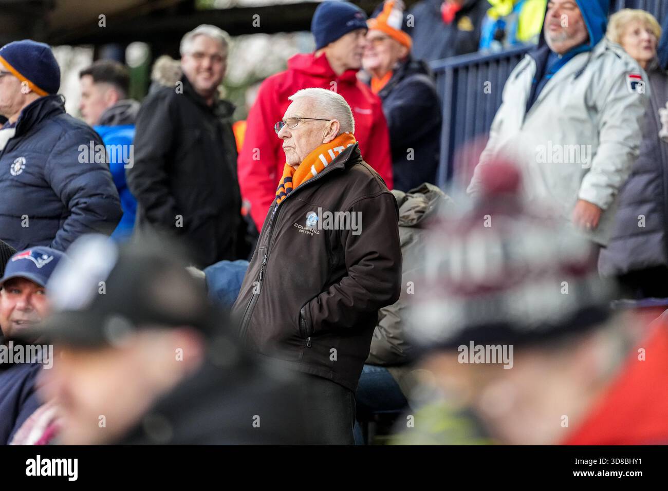 Luton, Großbritannien. November 2025. Luton Town Fans beim Spiel der Sky Bet League 1 zwischen Luton Town und Bolton Wanderers in der Kenilworth Road, Luton, England am 29. November 2025. Foto: David Horn. Quelle: Prime Media Images/Alamy Live News Stockfoto