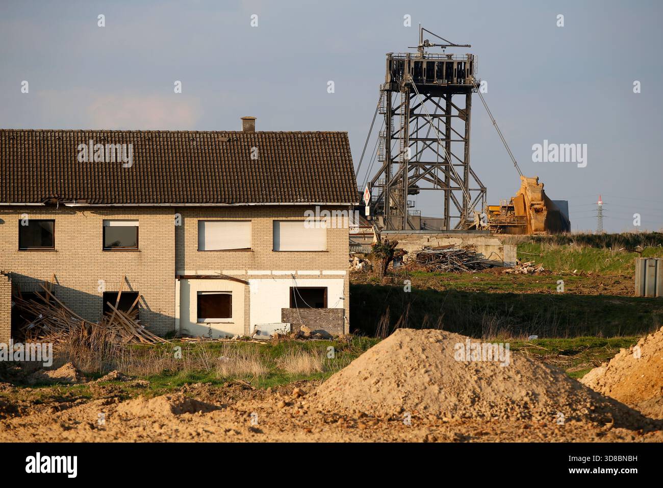 Das ehemalige Dorf Pier wurde aufgrund der wachsenden Bergbautätigkeit in Deutschland aufgegeben und abgerissen Stockfoto