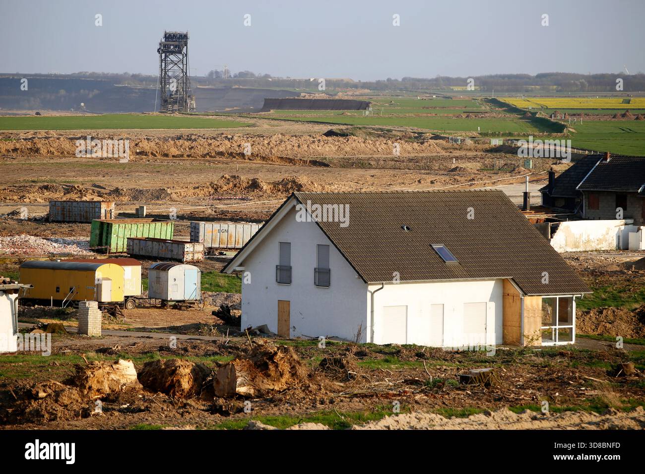 Das ehemalige Dorf Pier wurde aufgrund der wachsenden Bergbautätigkeit in Deutschland aufgegeben und abgerissen Stockfoto