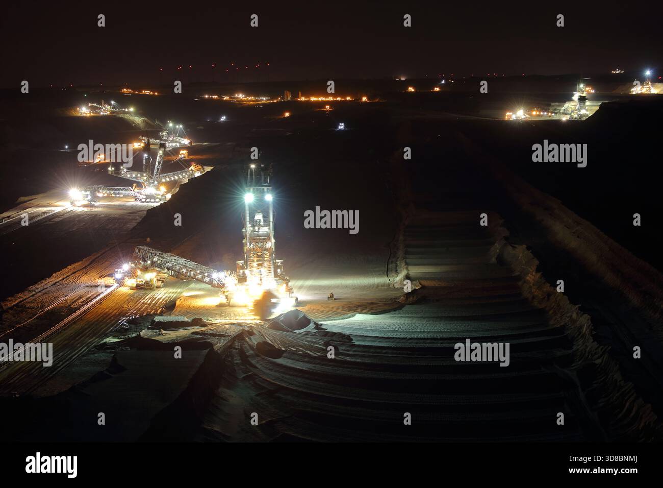 Ein großer Schaufelradbagger in einem Braunkohle-Braunkohle-Braunkohle-Bergwerk, Deutschland Stockfoto
