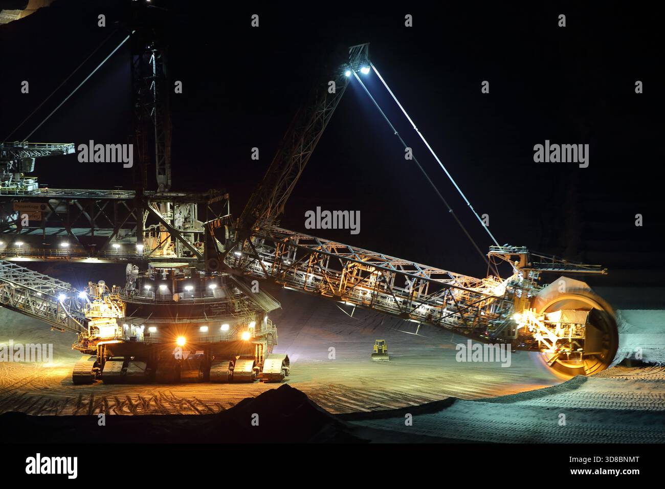 Ein großer Schaufelradbagger in einem Braunkohle-Braunkohle-Braunkohle-Bergwerk, Deutschland Stockfoto