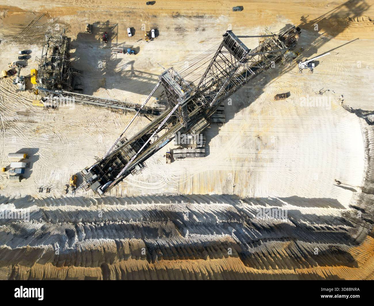 Ein großer Schaufelradbagger in einem Braunkohle-Braunkohle-Braunkohle-Bergwerk, Deutschland Stockfoto