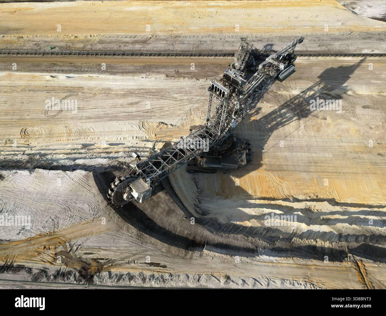 Ein großer Schaufelradbagger in einem Braunkohle-Braunkohle-Braunkohle-Bergwerk, Deutschland Stockfoto