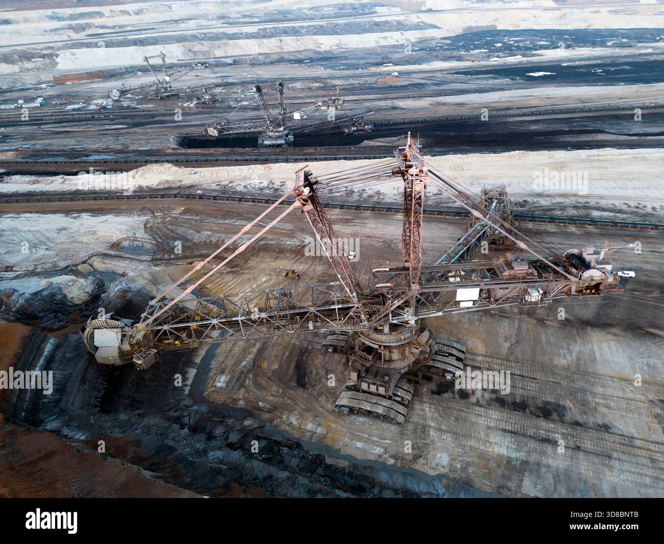 Ein großer Schaufelradbagger in einem Braunkohle-Braunkohle-Braunkohle-Bergwerk, Deutschland Stockfoto