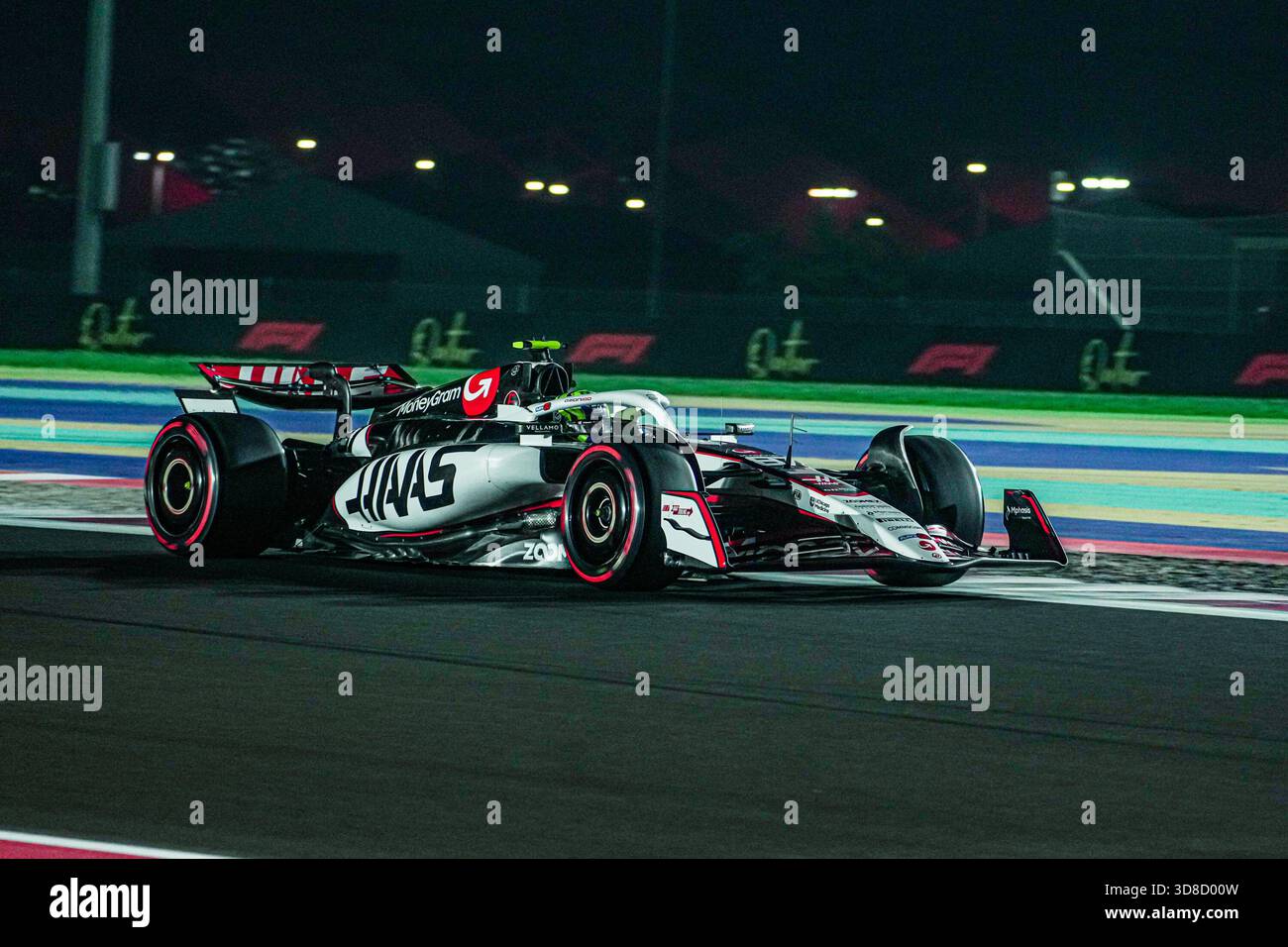 Oliver Bearman (GBR) - Haas F1 Team während des Qualifyings des Formel 1 Qatar Airways Qatar Grand Prix 2025 auf dem Losail International Circuit, vor Runde 23 von 24 der FIA Formel 1 Weltmeisterschaft 2025 (28.-30. November 2025). (Credits: Unicode Images/Alamy Live News) Stockfoto