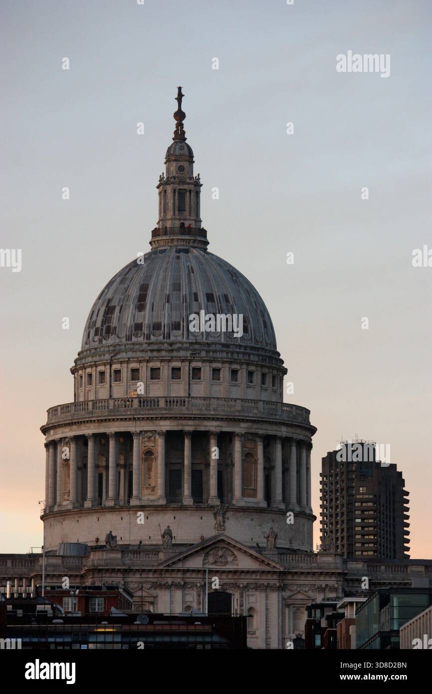 St. Pauls Und Der Barbakane Stockfoto